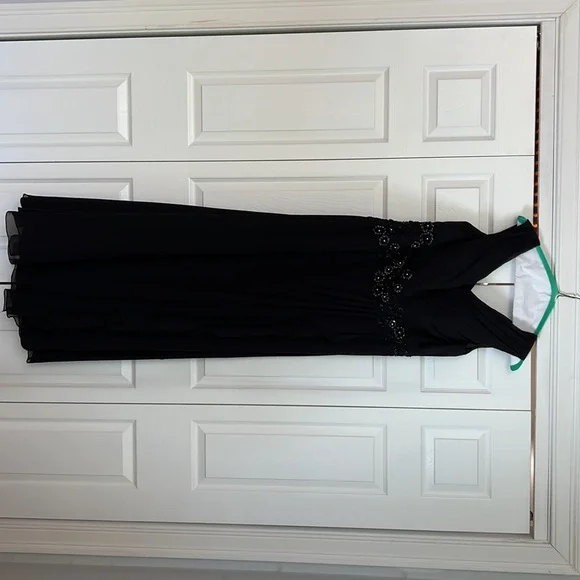 Brides maids/Mother of the Bride dress - Picture 2 of 6